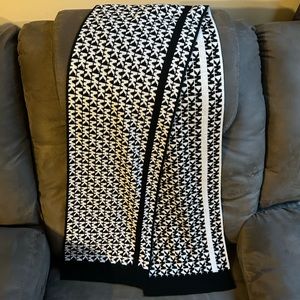 MICHAEL KORS Infinity Scarf Black/White MK Logo Monogram Vertical Wrap